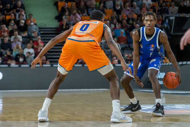 也凸显了他 也凸显了他